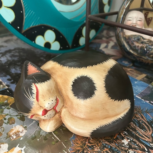 VTG Handmade & Painted Wood Sleeping Cat W/ Whiskers Folk Art Figurine Indonesia - Picture 3 of 16